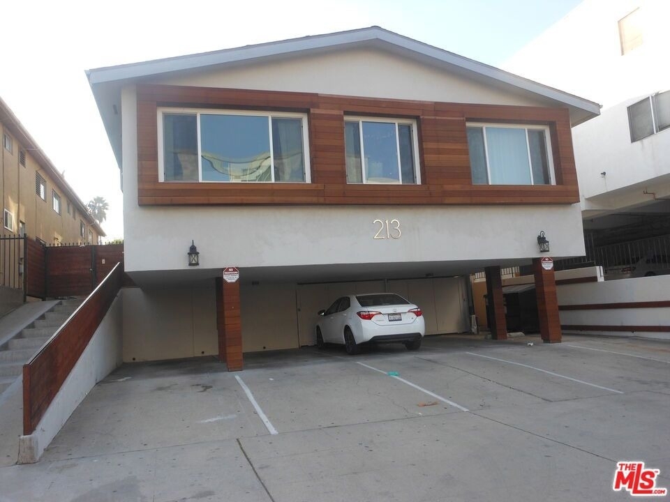 213 S Alexandria Avenue - Photo 0