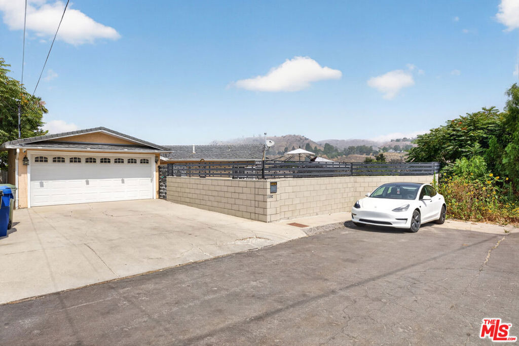 11029 Eldora Avenue - Photo 0