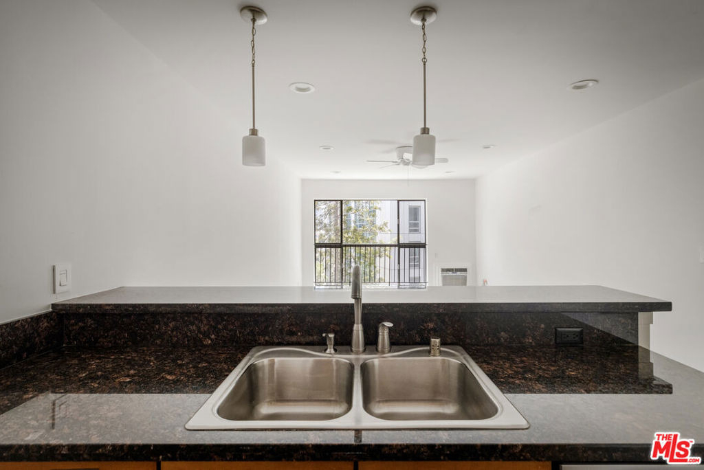 10982 Roebling Avenue - Photo 15