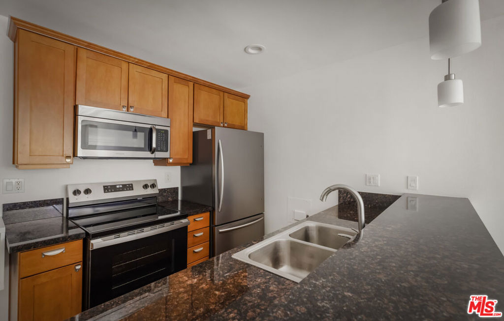 10982 Roebling Avenue - Photo 14