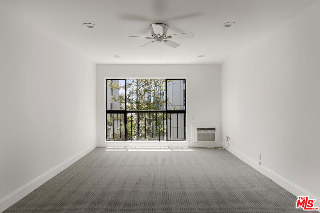10982 Roebling Avenue - Photo 9