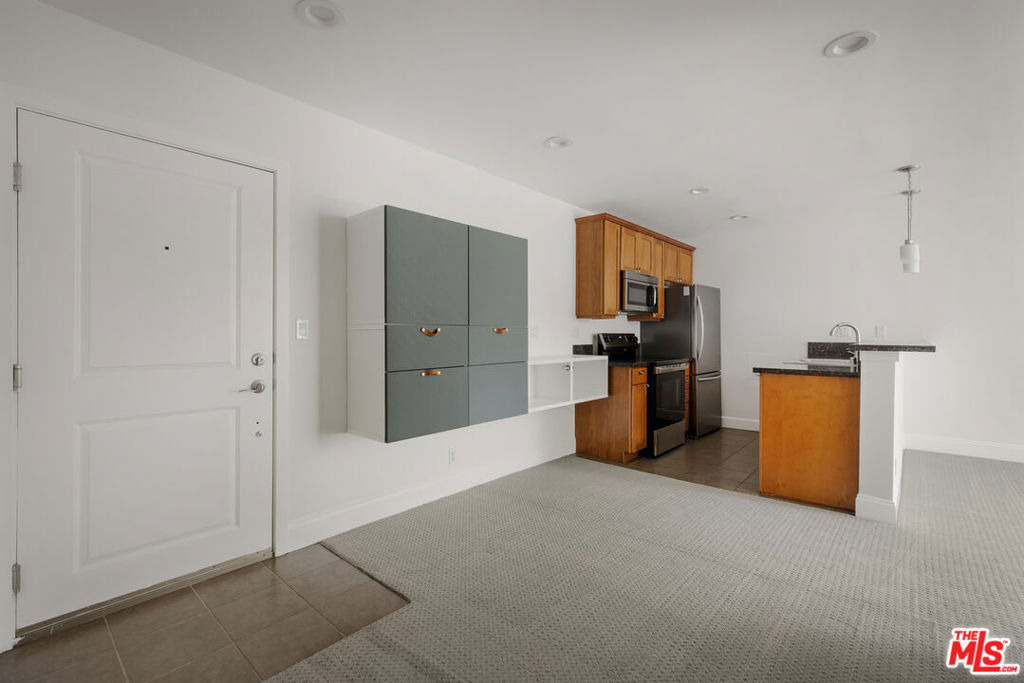 10982 Roebling Avenue - Photo 7