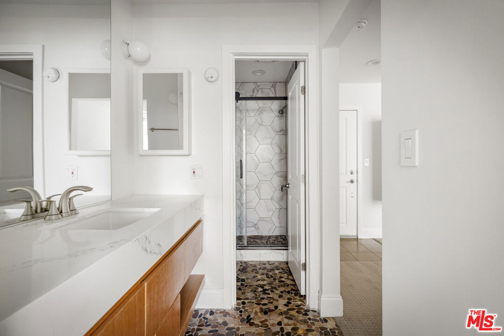 10982 Roebling Avenue - Photo 21