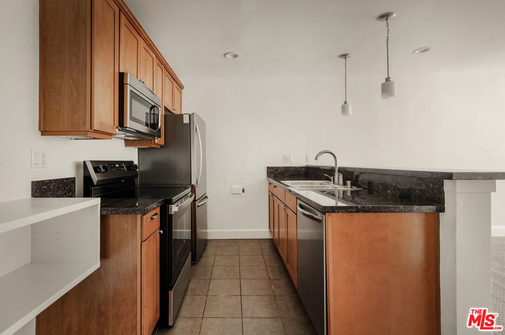 10982 Roebling Avenue - Photo 12