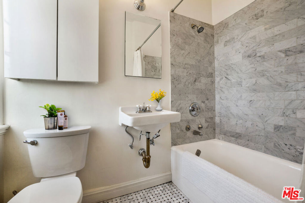 450 N Rossmore Avenue - Photo 6