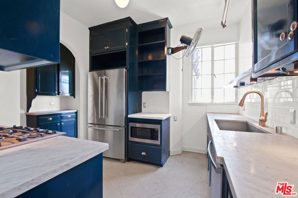 450 N Rossmore Avenue - Photo 6