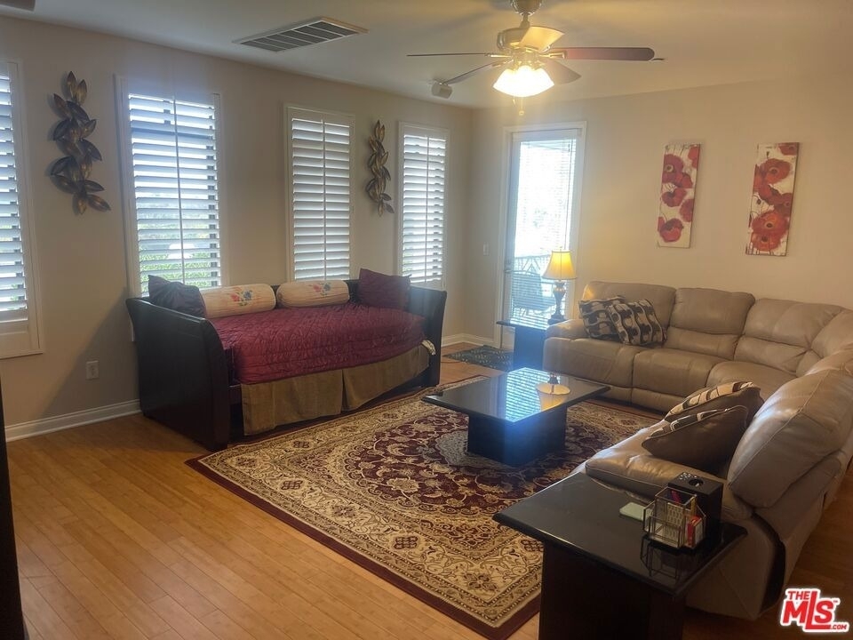 5625 Crescent Parkway - Photo 4