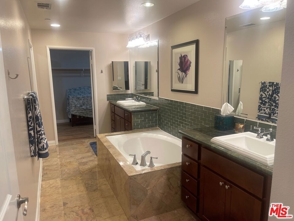 5625 Crescent Parkway - Photo 15