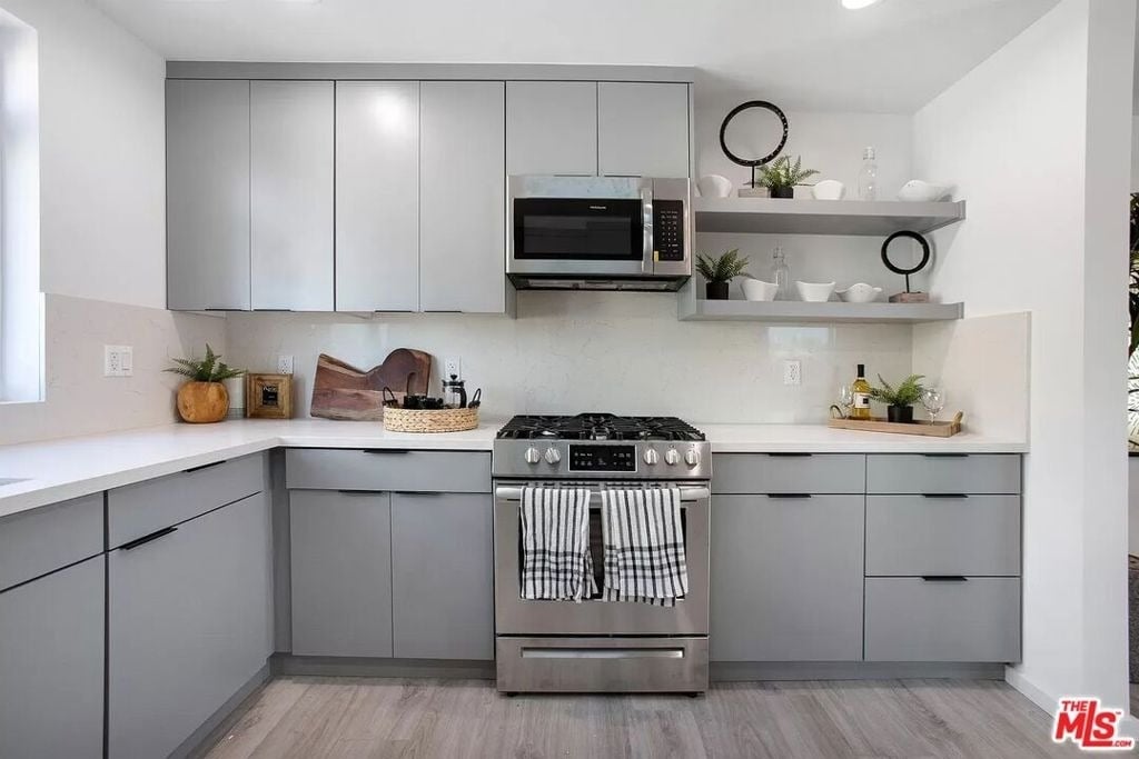 945 N Oxford Avenue - Photo 7