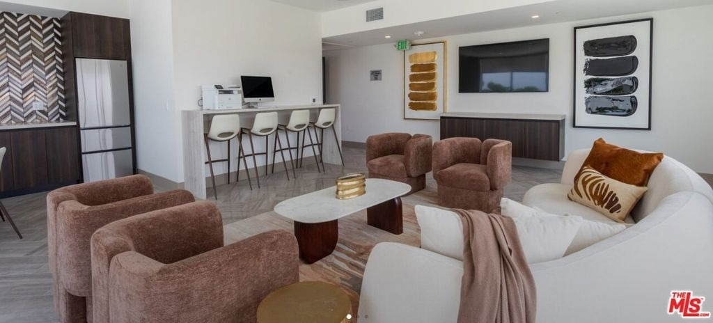 750 S Kingsley Drive - Photo 4