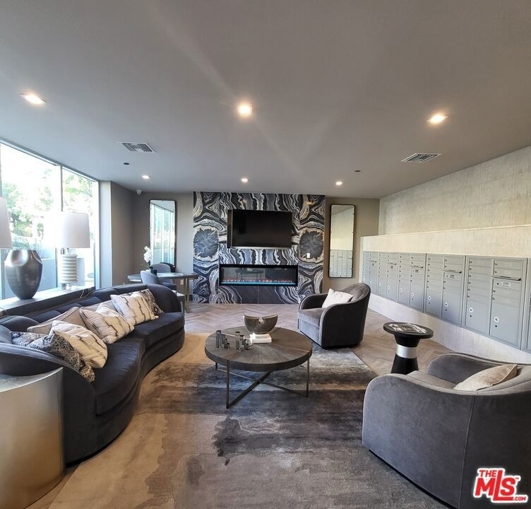 750 S Kingsley Drive - Photo 1