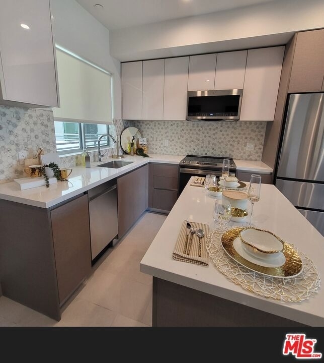 750 S Kingsley Drive - Photo 8
