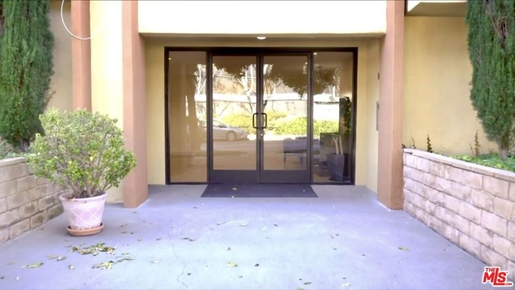 825 S Le Doux Road - Photo 14