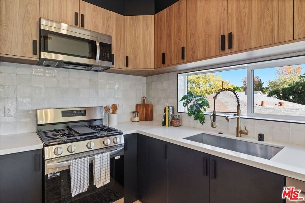 10825 Hartsook Street - Photo 2