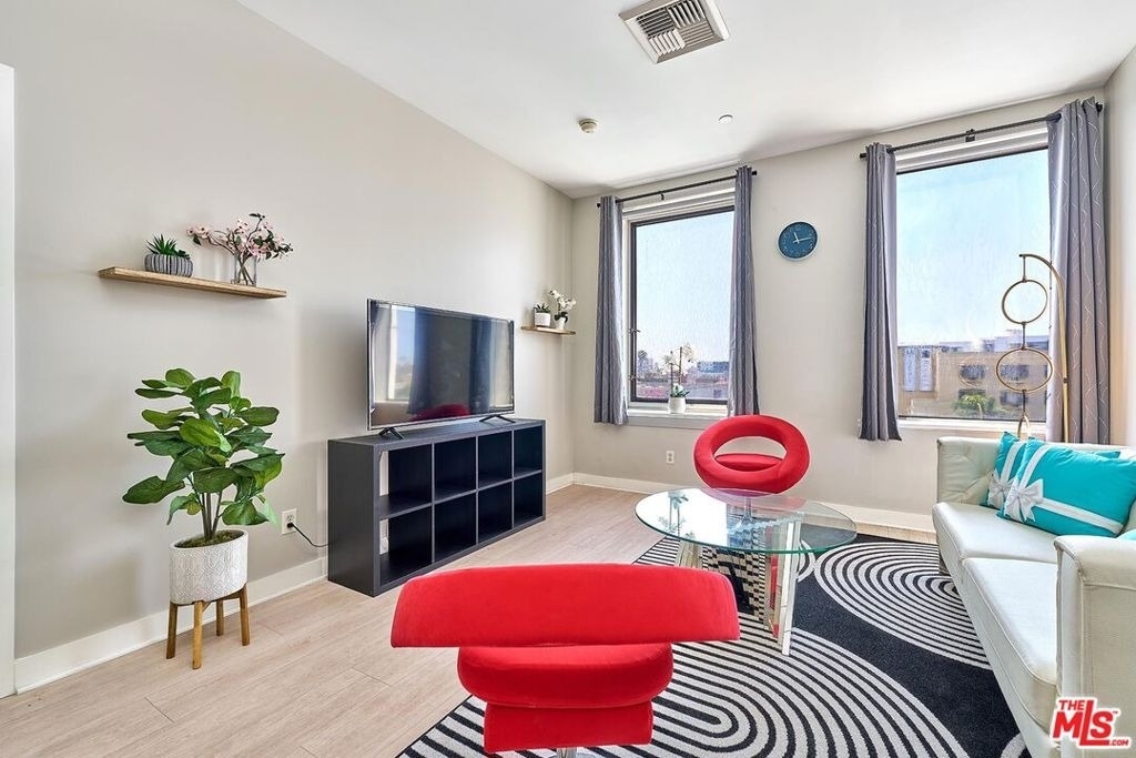 3810 Wilshire Boulevard - Photo 10