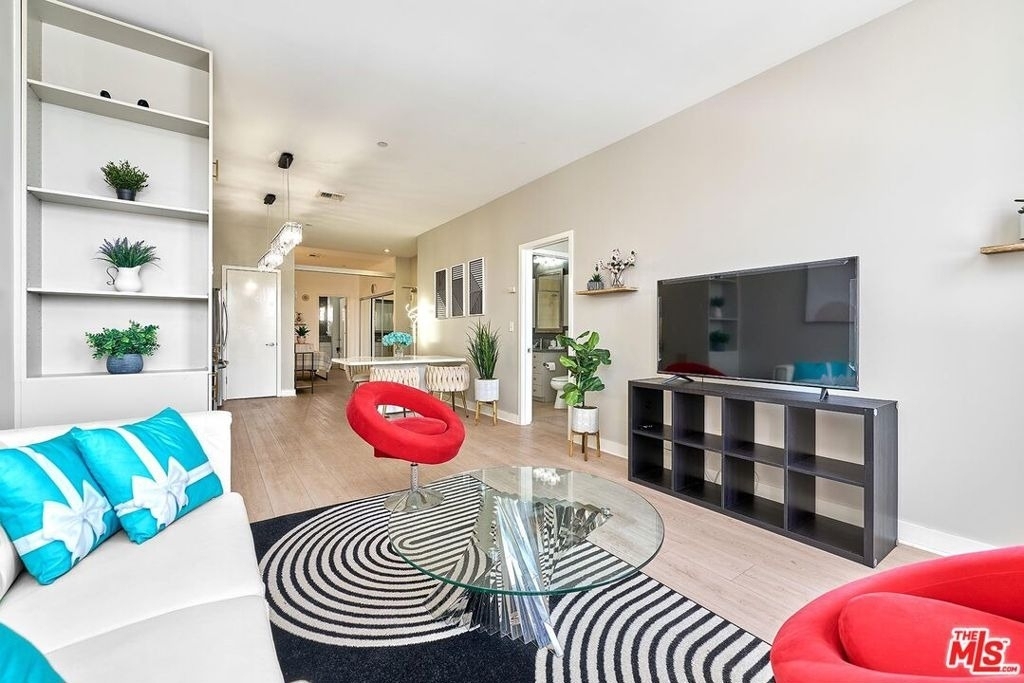 3810 Wilshire Boulevard - Photo 11