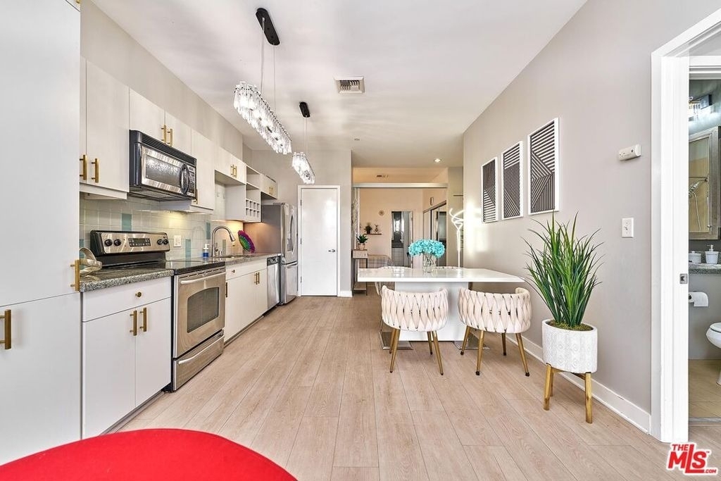 3810 Wilshire Boulevard - Photo 13