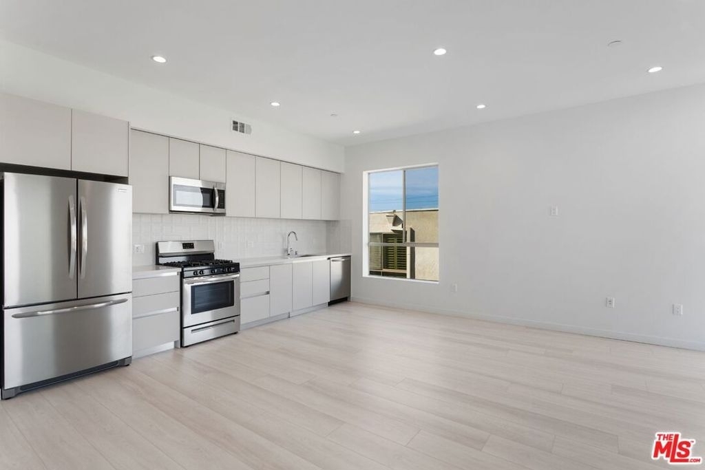 1827 Midvale Avenue - Photo 11