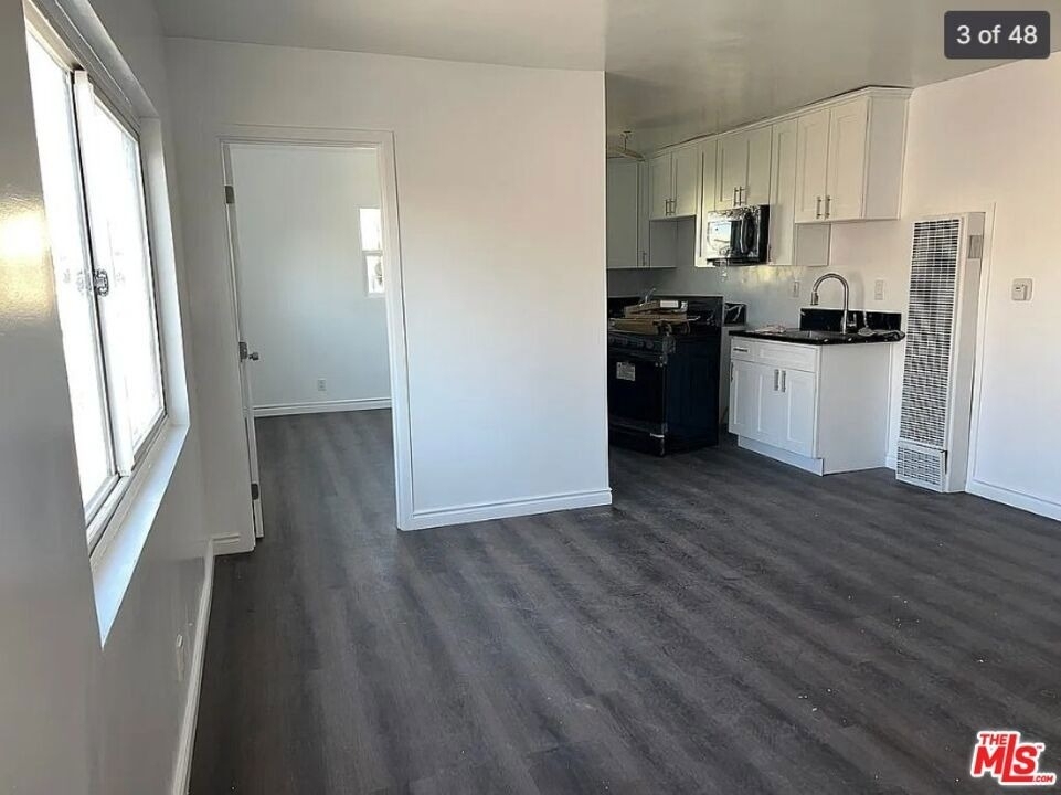 807 W 50th Street - Photo 3