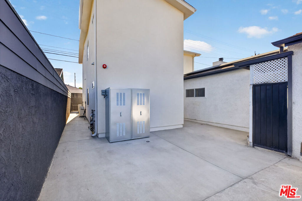 1809 N Avon Street - Photo 2