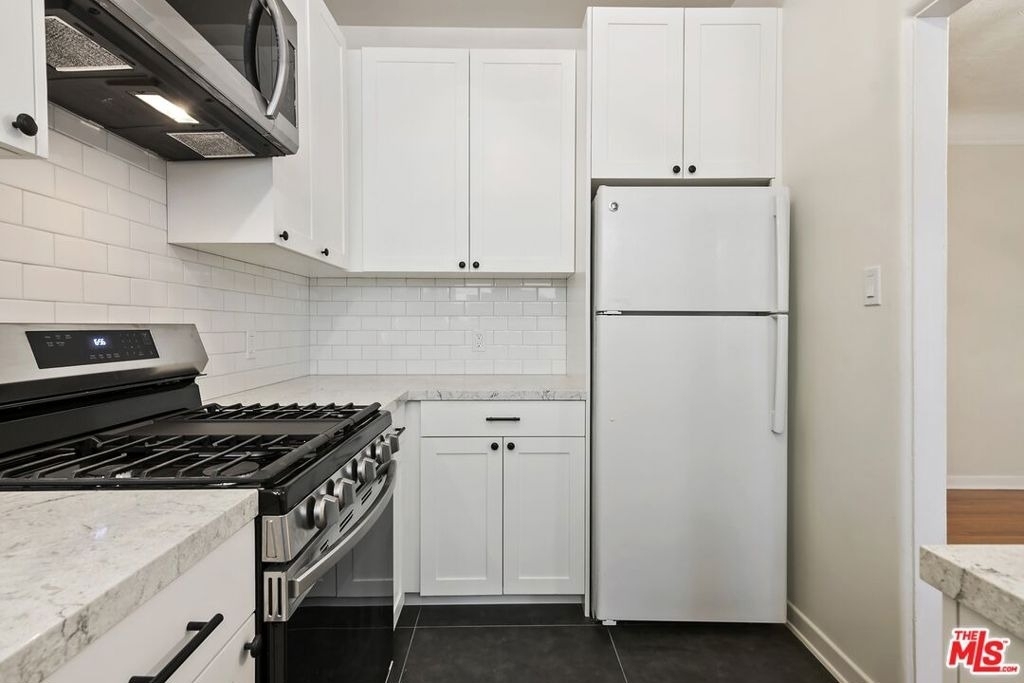1142 S Clark Drive - Photo 9