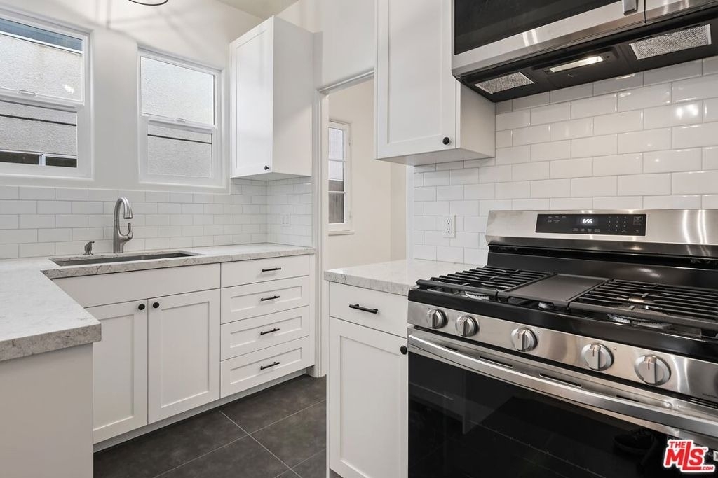 1142 S Clark Drive - Photo 8