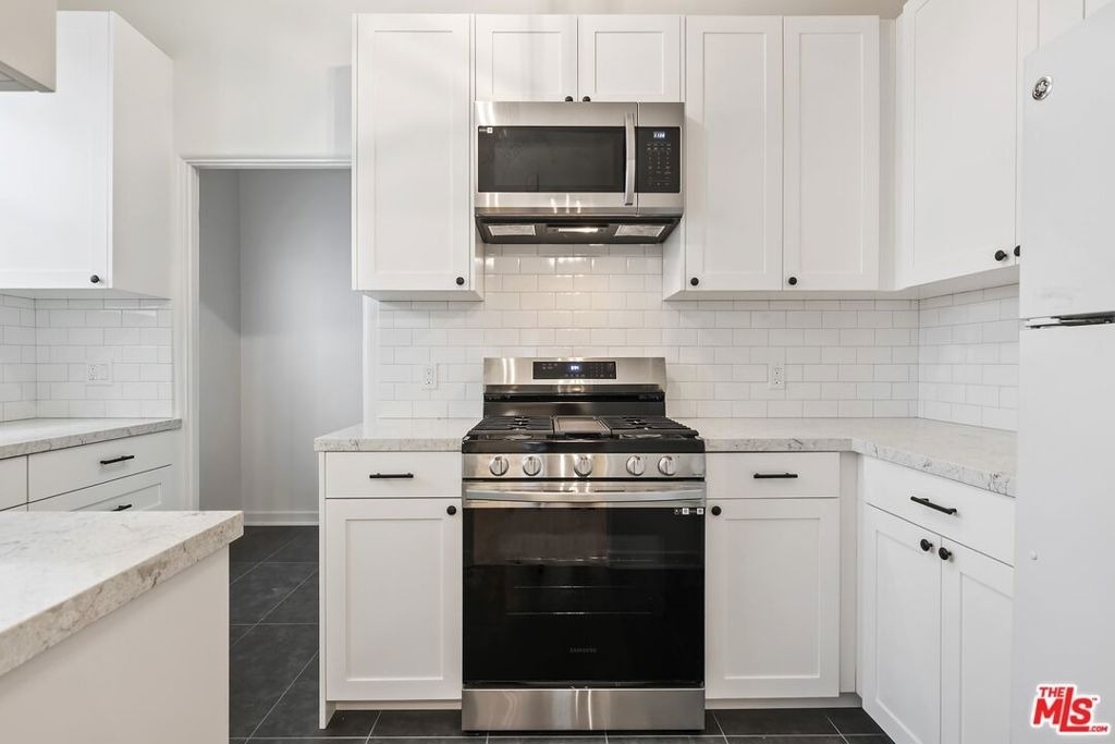 1142 S Clark Drive - Photo 7