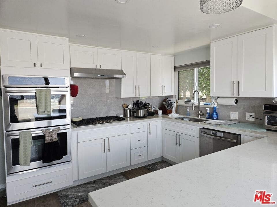 5652 Glenford Street - Photo 6