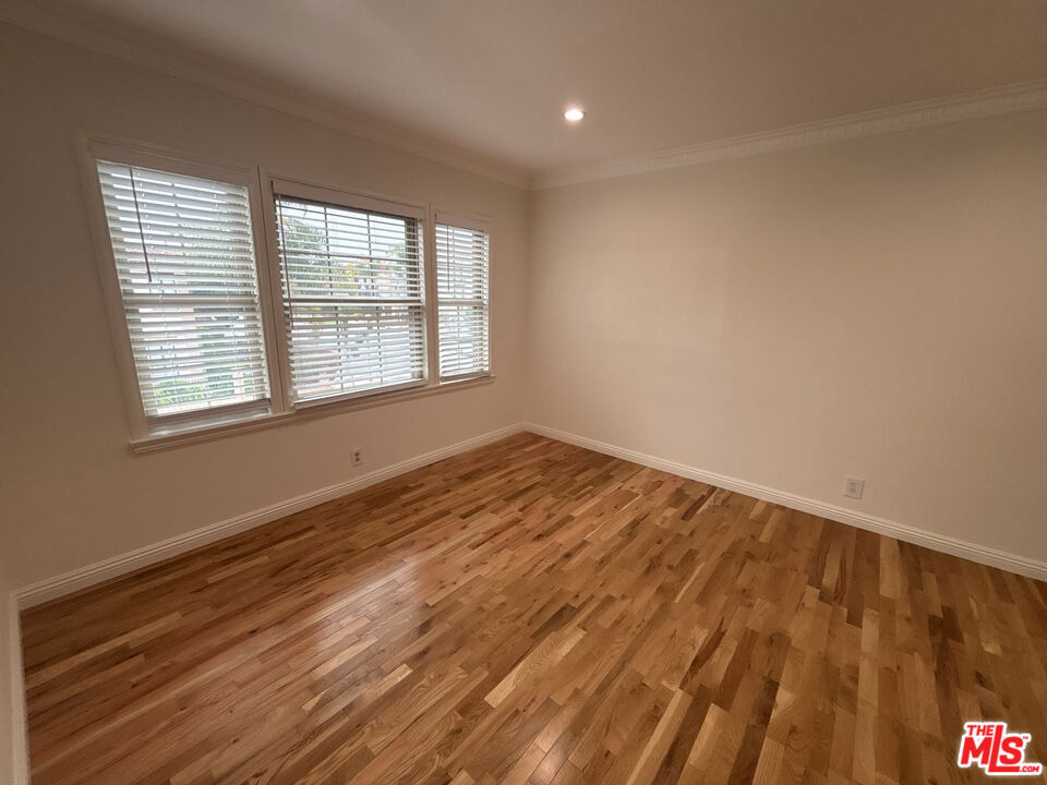 947 S Bedford Street - Photo 4