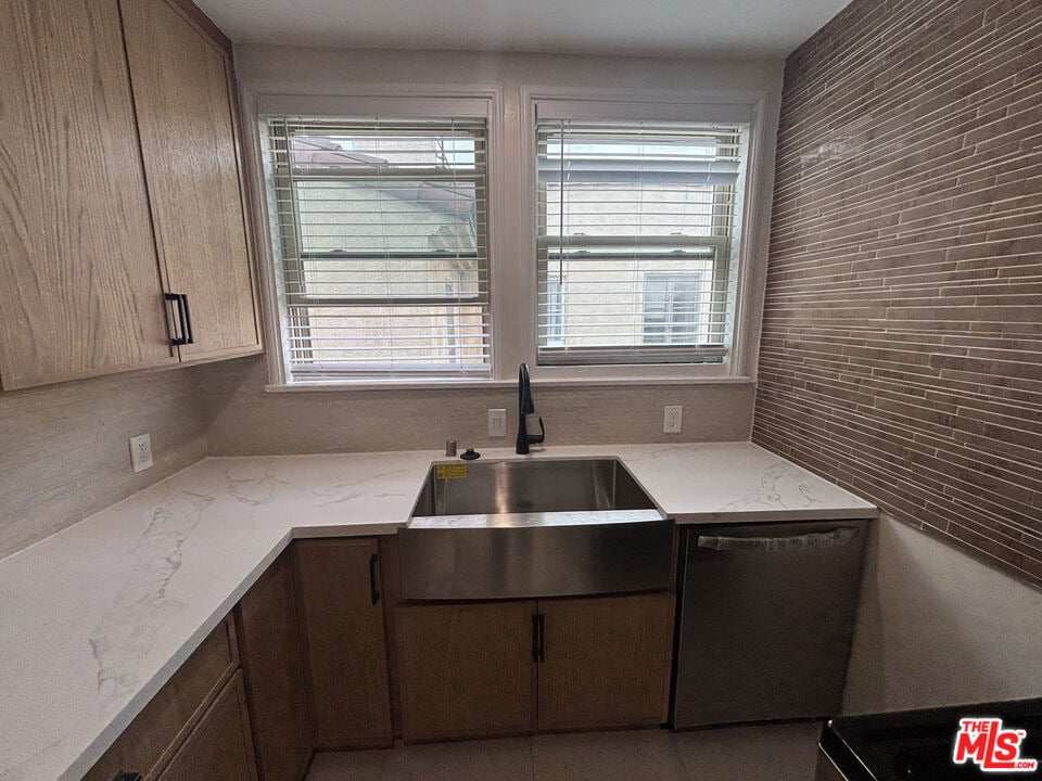 947 S Bedford Street - Photo 9