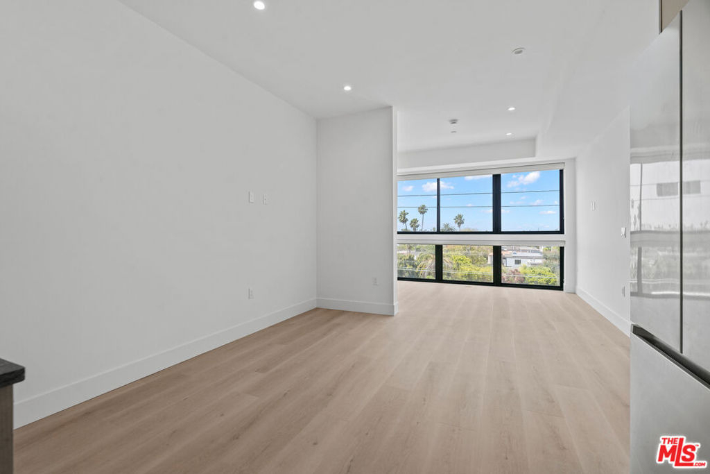 1808 Lincoln Boulevard - Photo 0