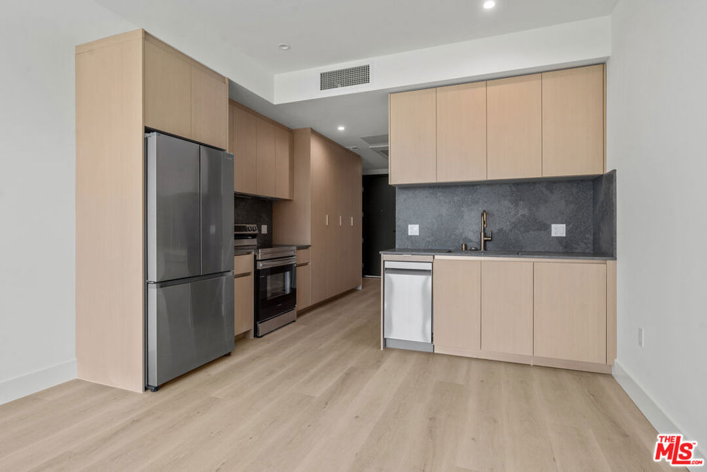 1808 Lincoln Boulevard - Photo 10