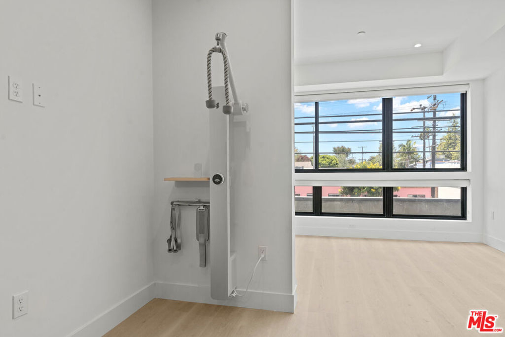 1808 Lincoln Boulevard - Photo 2