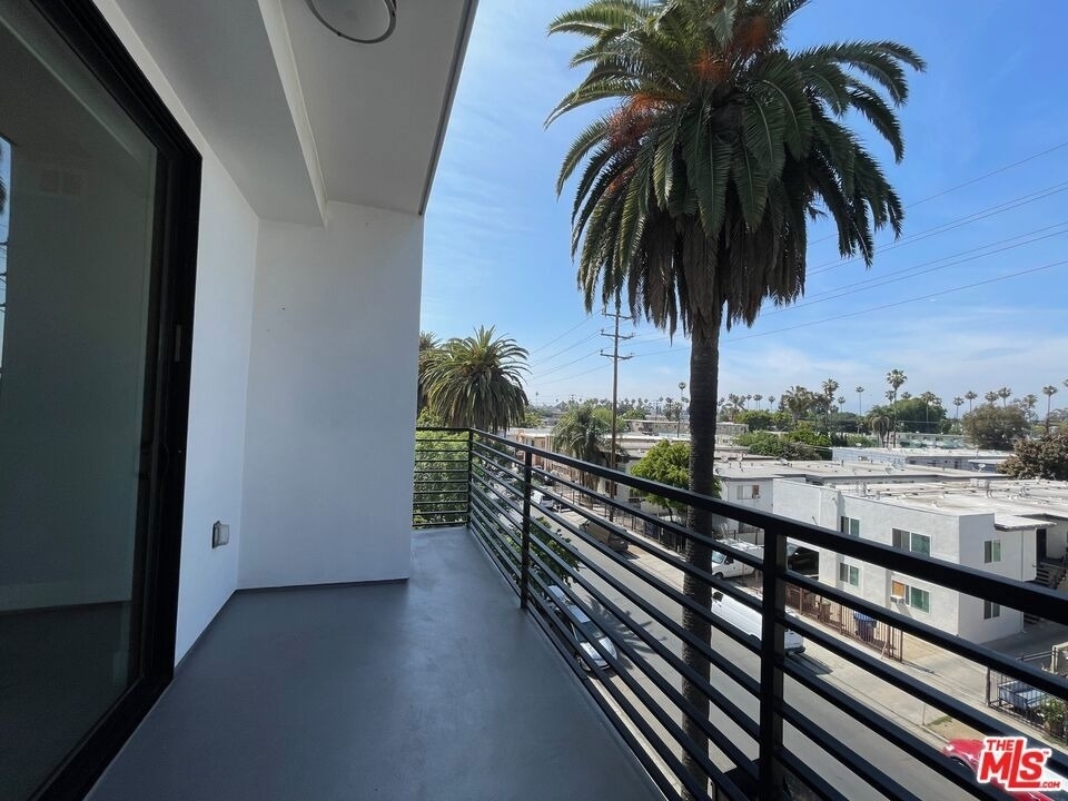 14612 Calvert Street - Photo 1
