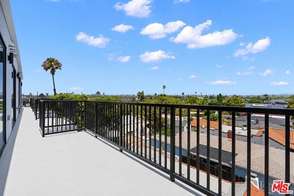 1808 Lincoln Boulevard - Photo 4