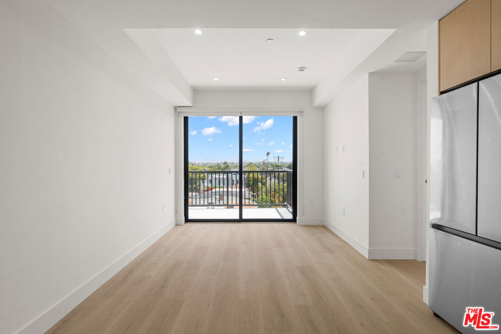 1808 Lincoln Boulevard - Photo 2