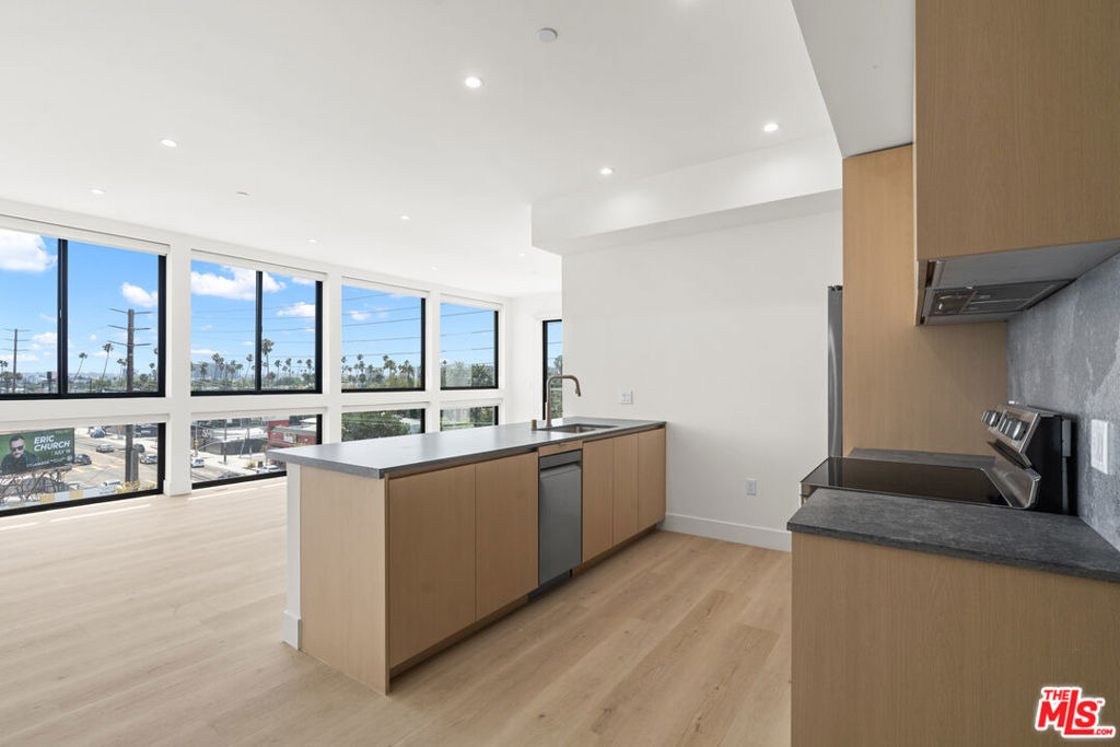 1808 Lincoln Boulevard - Photo 3