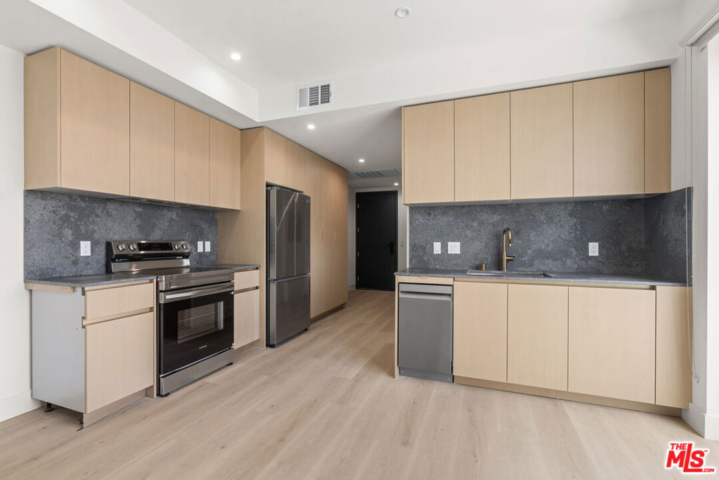 1808 Lincoln Boulevard - Photo 5