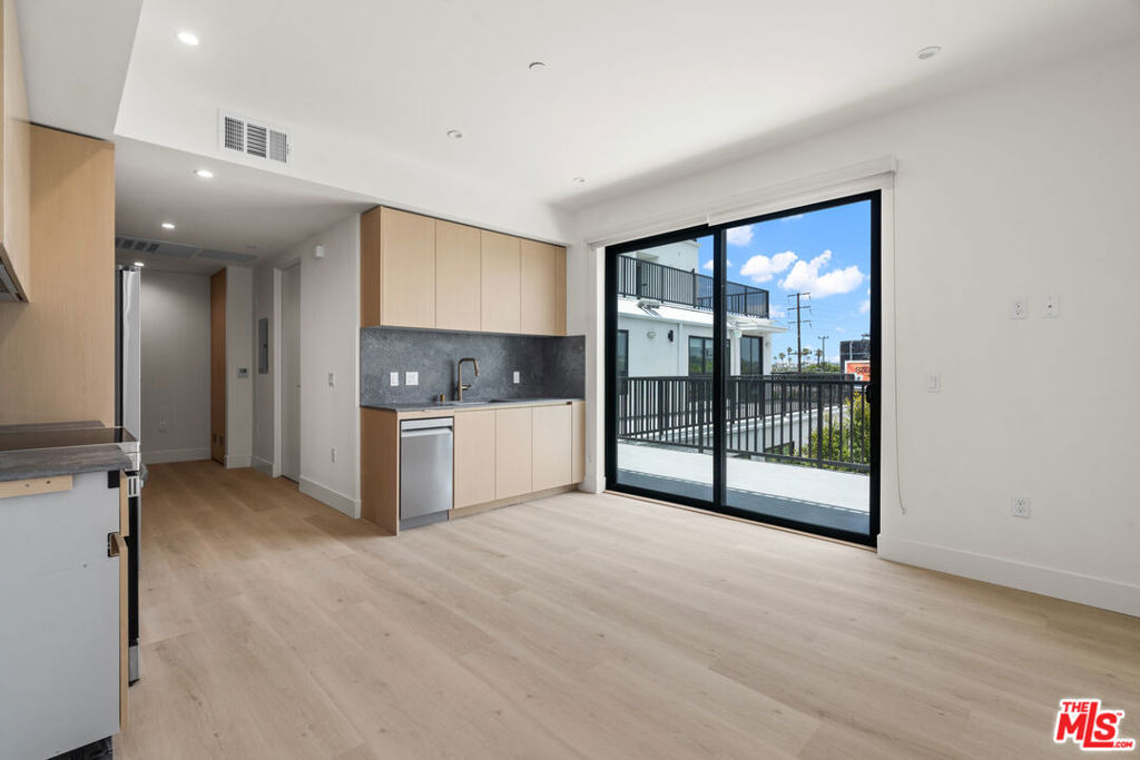 1808 Lincoln Boulevard - Photo 4