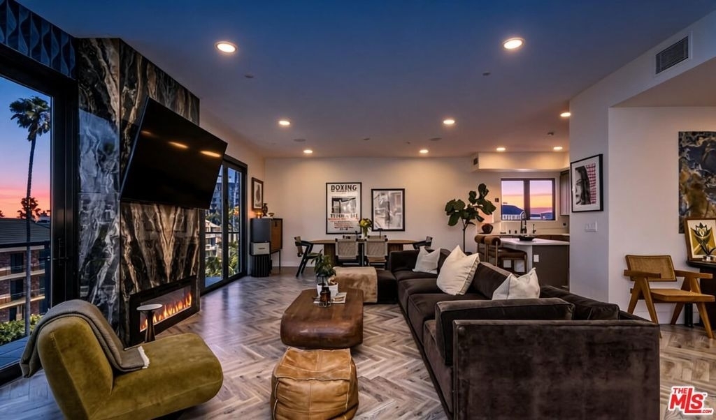 137 N Doheny Drive - Photo 3