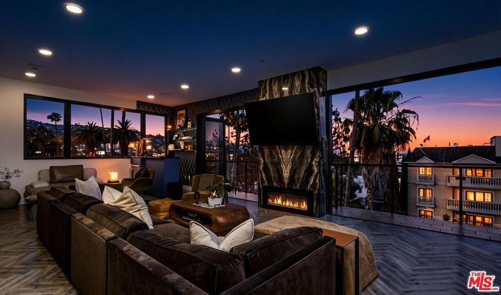 137 N Doheny Drive - Photo 9
