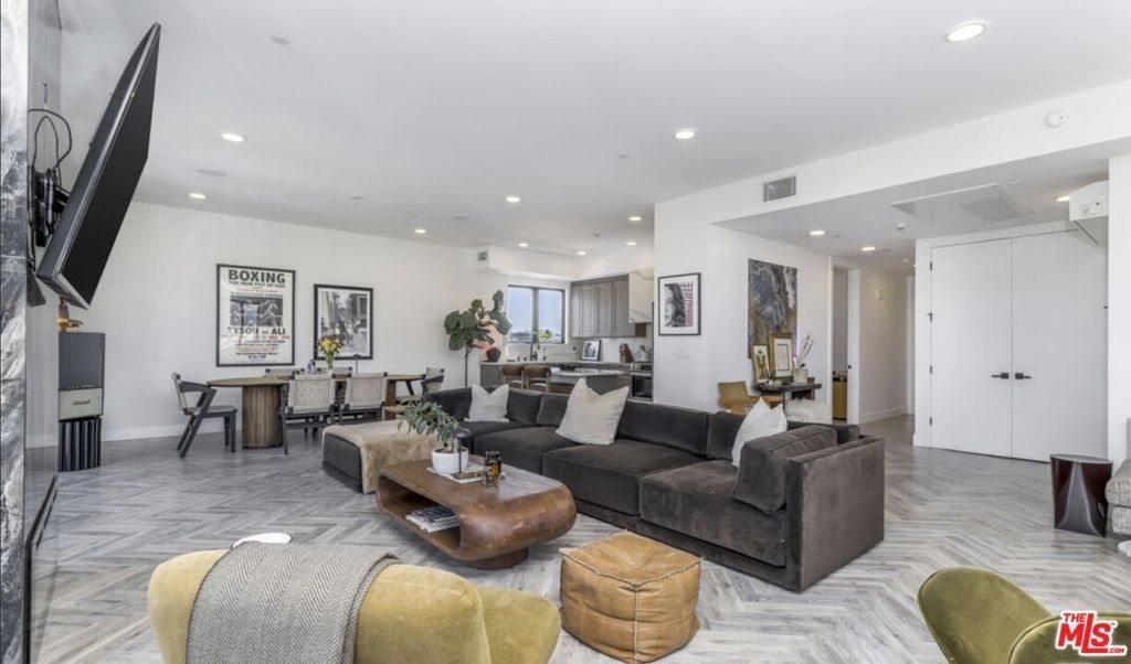 137 N Doheny Drive - Photo 13
