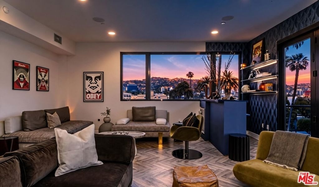 137 N Doheny Drive - Photo 1