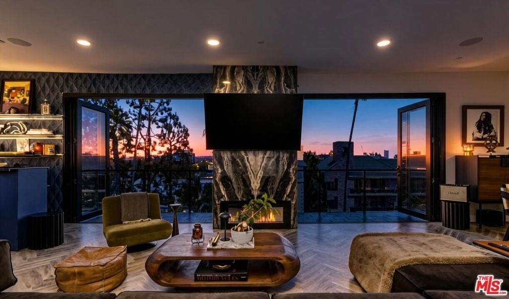 137 N Doheny Drive - Photo 11