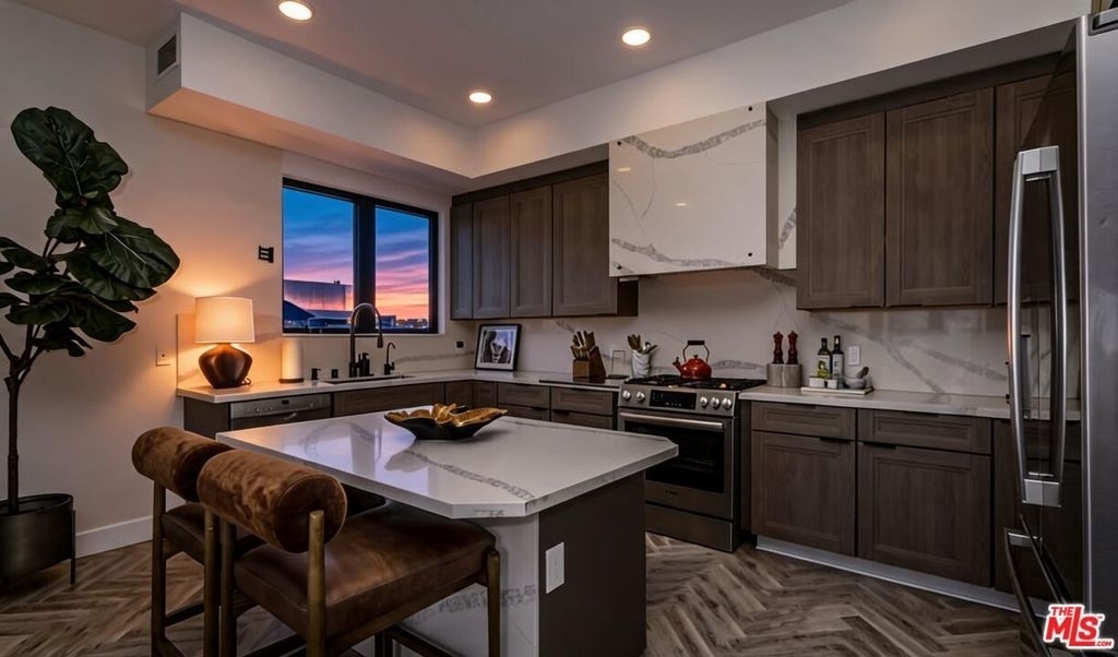 137 N Doheny Drive - Photo 5