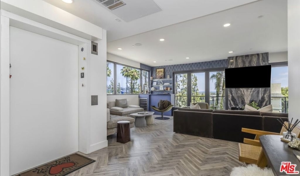 137 N Doheny Drive - Photo 12