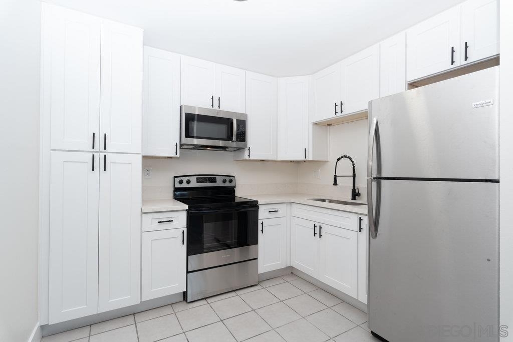 1642 C Ave - Photo 2