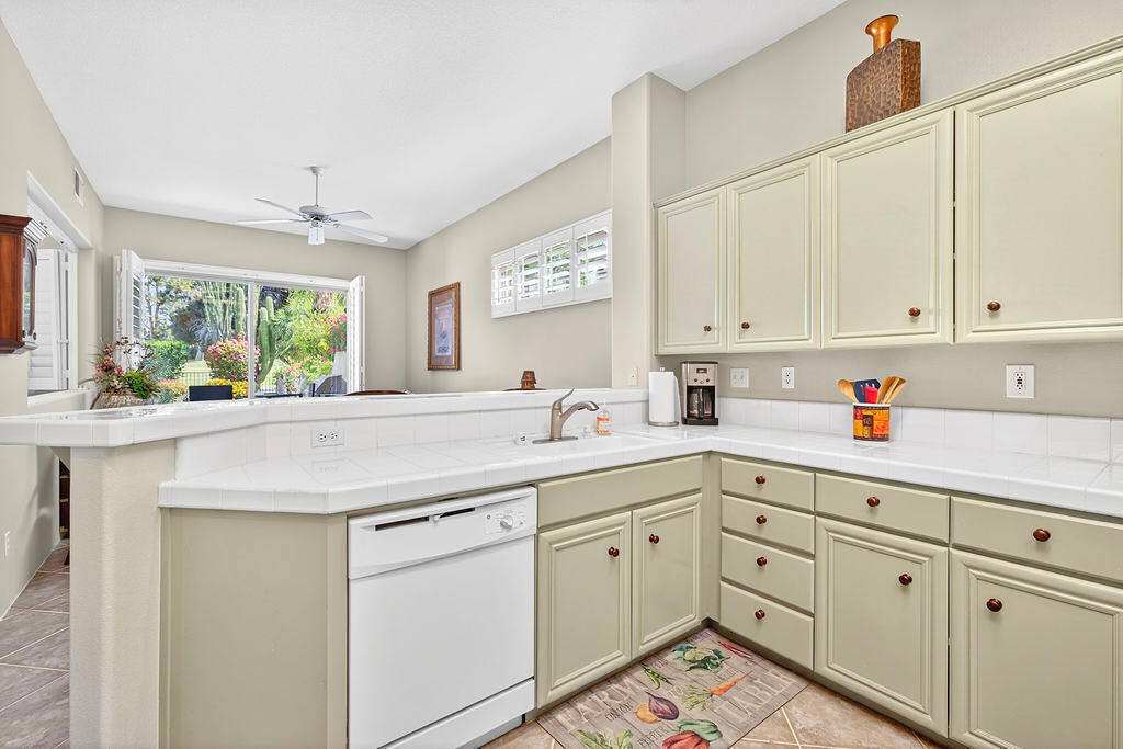 83 N Kavenish Drive - Photo 5