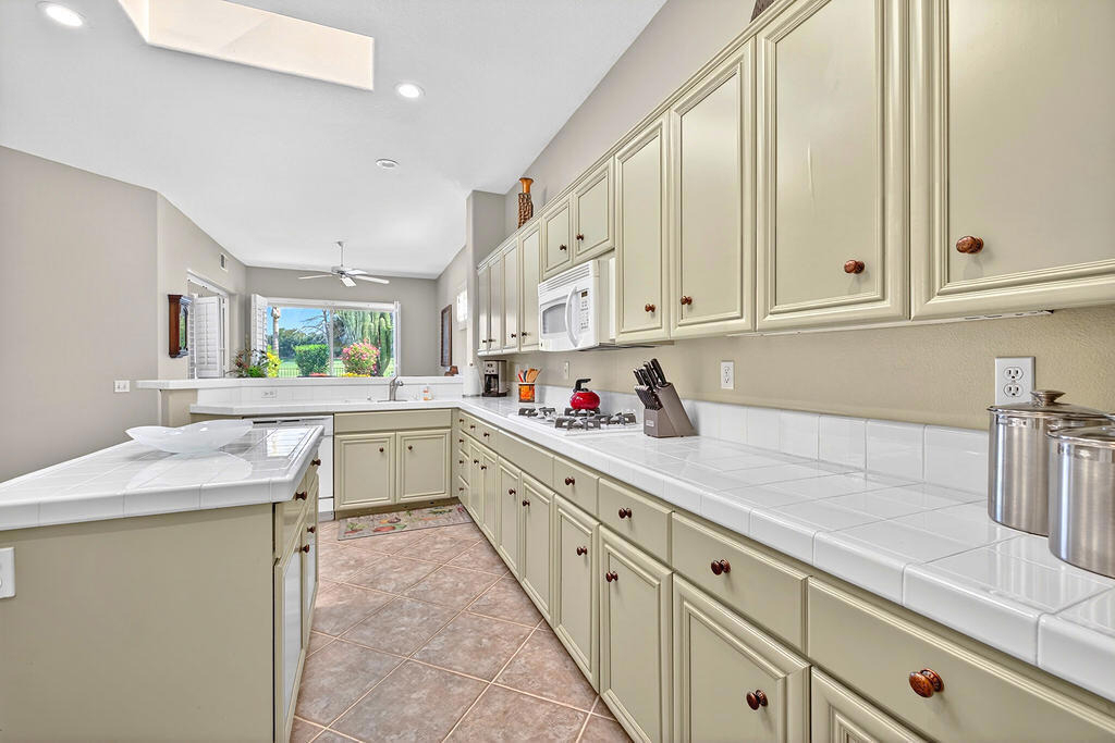 83 N Kavenish Drive - Photo 6