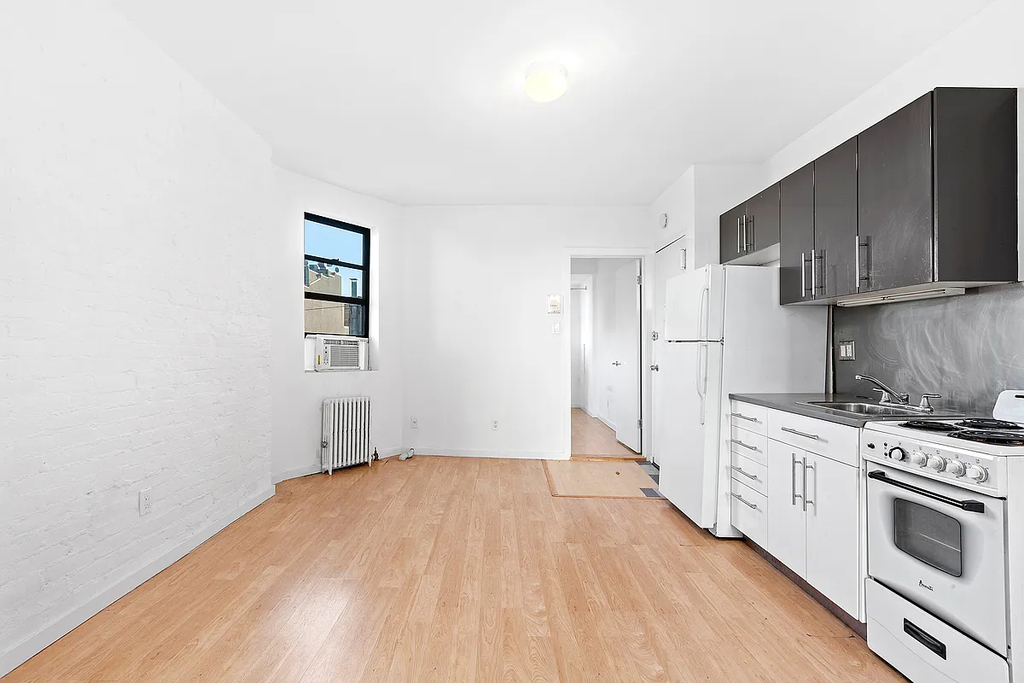  east 9th st  - Photo 2
